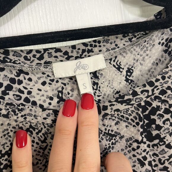 Joie Silk Vintage Gray Reptile Print Long Sleeve Blouse Size Medium - Picture 3 of 8